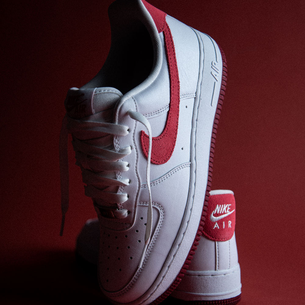 W AIR FORCE 1 ´07 / WHITE-ADOBE-TEAM RED-DRAGON RED