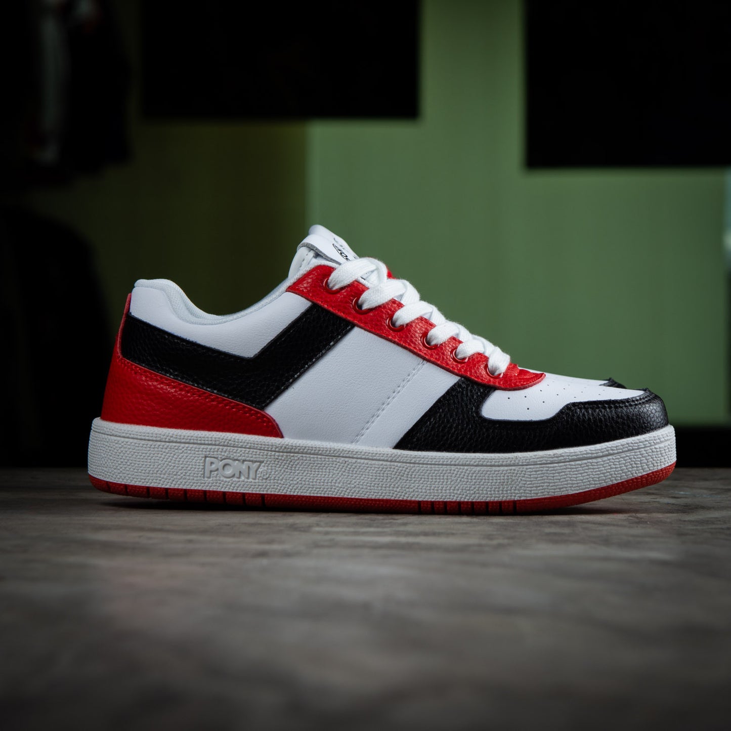 City Wings / White / Black / Red